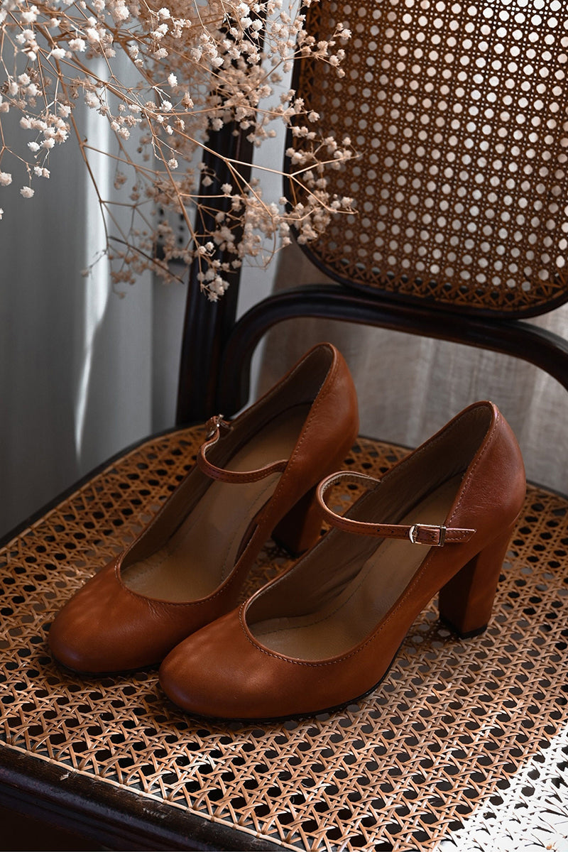 Bravina | Daily heels with strap on low heel