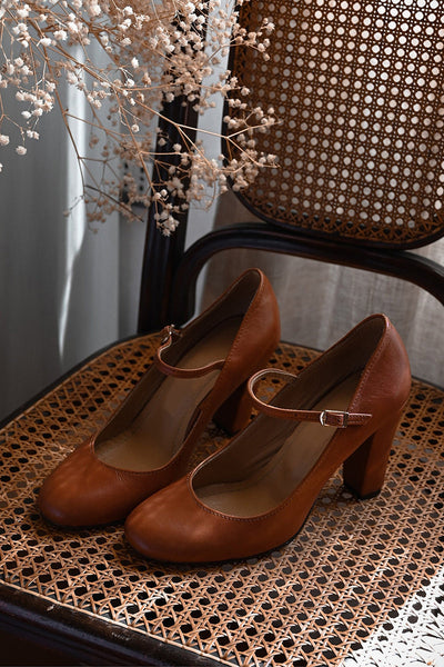 Bravina | Daily heels with strap on low heel
