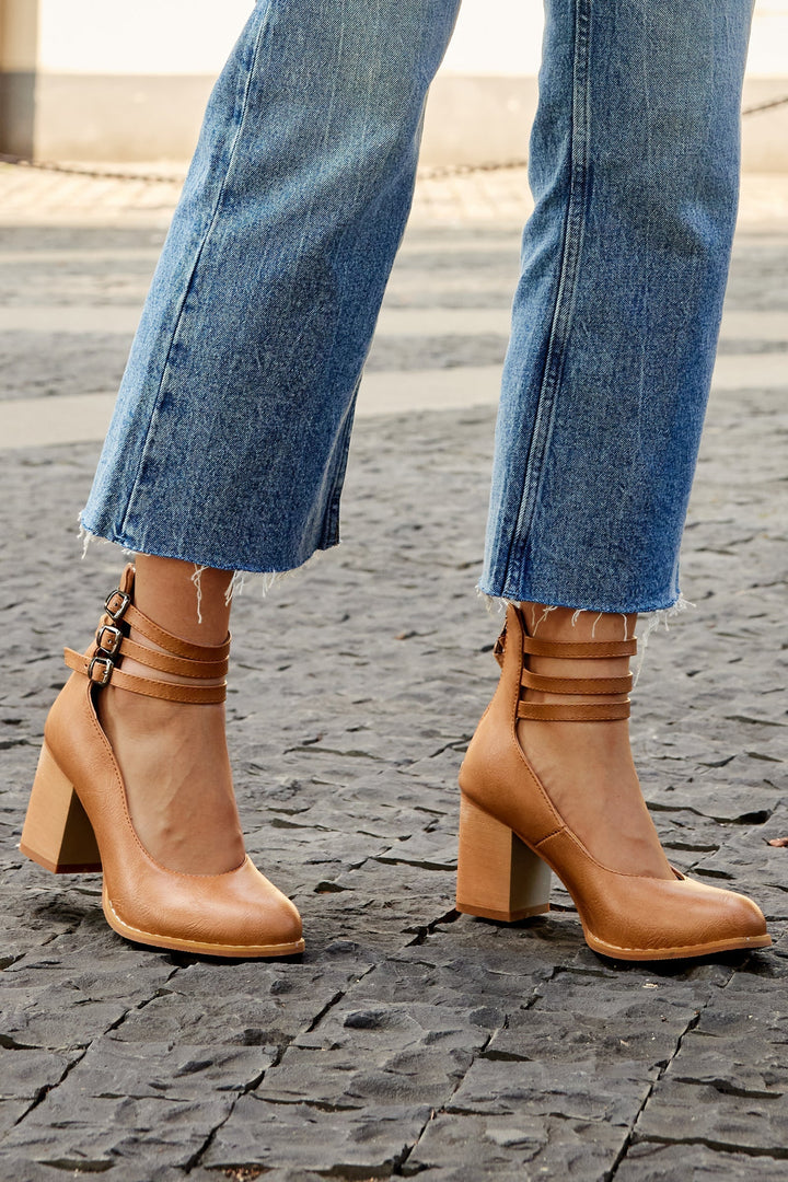 Casilda | Smooth heels with Ankle Strap and Thick Heel