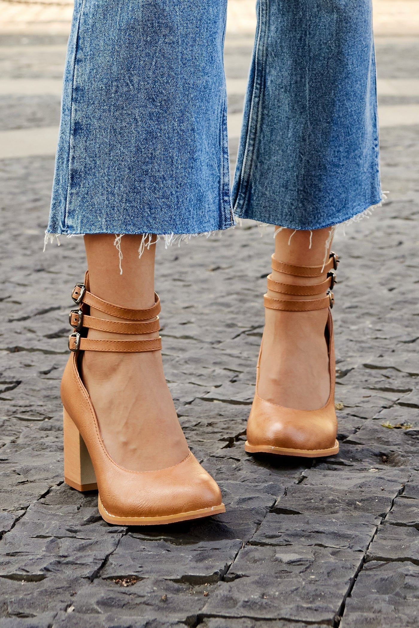 Casilda | Smooth heels with Ankle Strap and Thick Heel