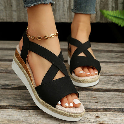 Clara - Black platform sandals with crisscrossing straps